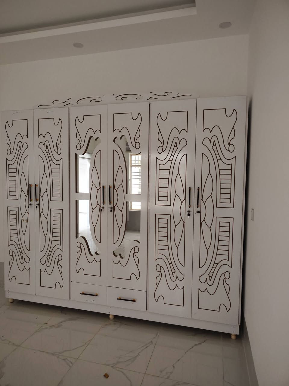 معرض فراش+كنتور أبيض حسب طلب الزبون تصميم راقي وجودة تليق بأصحاب الذوق الرفيع ✨🛋️🗄️🖼️

موقعنا_جلولاء_شارع_سوق_الجمعه
***********
