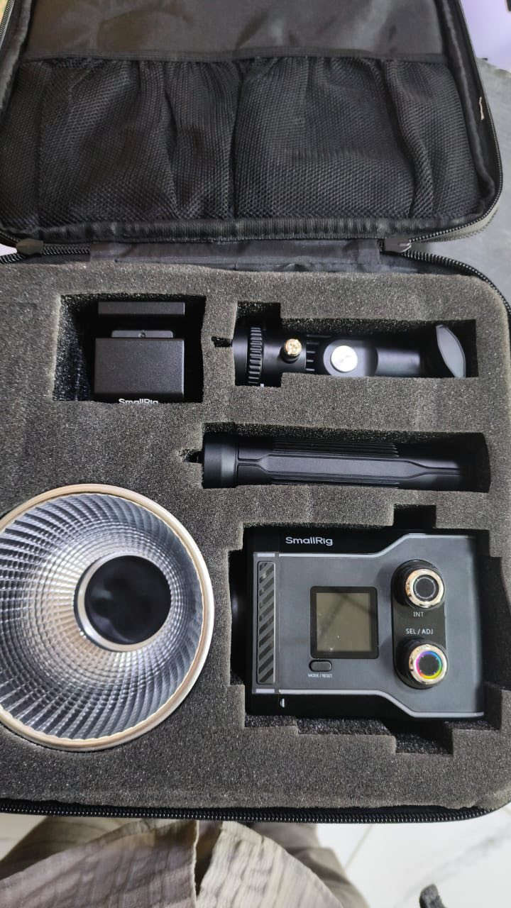 فلاشات تصوير للبيع
شوف الوصف و التفاصيل و السعر خاص
1- فلاش / إضاءة SmallRig احترافية للبيع
قوة عالية، تحكم كامل، وضوء ناعم مع سوفت بوكس
مناسبة للتصوير والفيديو وصناع المحتوى
الحالة ممتازة ويجي ويا الشنطة والملحقات
2-فلاش Neewer احترافي
إضاءة قوية – نتائج فخمة – استخدام سهل
مناسب تصوير ومنتجين محتوى
مع الحقيبة والملحقات ✔️
جاهز للاستخدام فورًا


**إذا كنت صاحب هذا الإعلان وتريد حذفه لأي سبب، رجاءا أرسل رسالة إلى الدعم الفني**