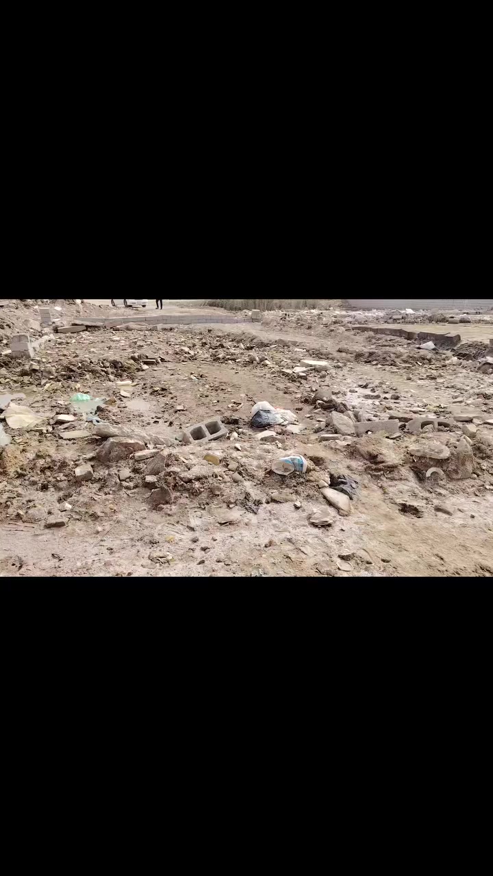 قطعه زراعي للبيع المساحه ٢٠٠ تبعد عن الشارع التبليط حوالي ٢٠٠ متر العنوان حي الكوفه مقابل البانزين خانه ال ملاغي السعر ١٥ وبيه مجال ***********
