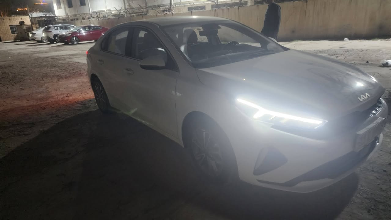 السلام عليكم رمضان كريم وكل عام وانتم بخير K3للبيع موديل 24ماشي 10الف ترقيم جديد بغداد رقم وسنويه بسمي مكان بغداد  سعر 147 سيارة مكفوله عام شراي يتصل على رقم ***********
