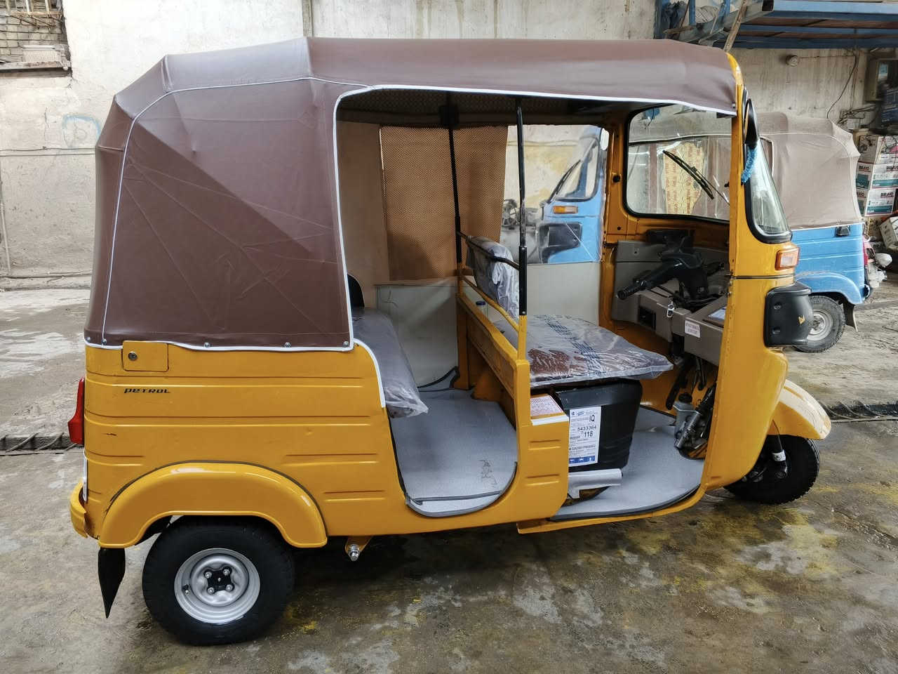 سلام عليكم تك تك موديل 20 رقم وسنويه بيها صبغ يم لبكليت اليسر ومعمره الدوسات مكاني الشعله وشراي بي خير ويدلل     *********** ا
