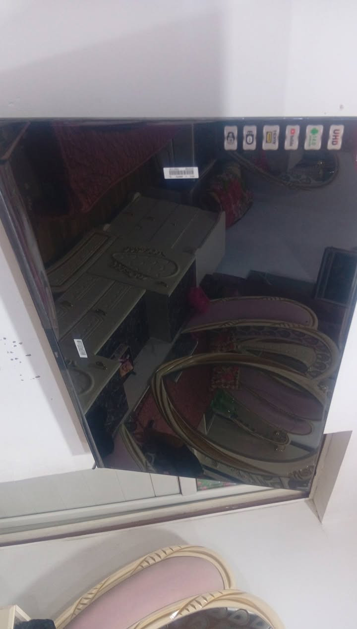 بلازما جبسون حجم 55 جديده شرط بيدك تشلع الزكات مالتهه  يجي وياهه ثنين ريموت وكارتونته وياهه 450 الف قابل للتفاوض 
الاتصال ع هاذ رقم ***********
