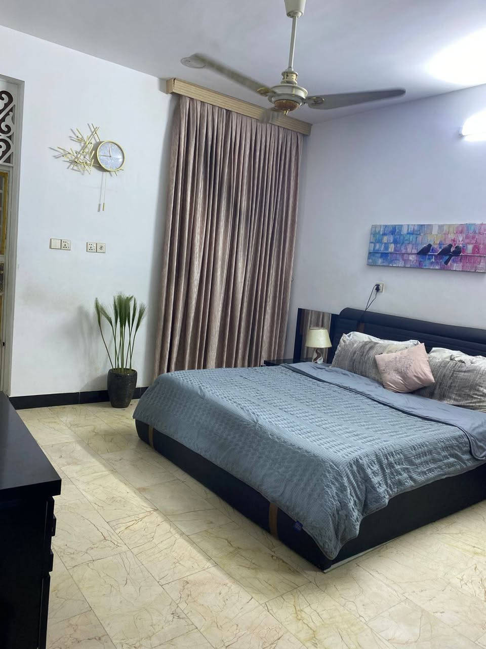 بيت للبيع طابو صرف المساحه ١٢٠ متر البيت طابقين بناء جديد وكله درجه أولى السعر ٢٩٠ وبيه مجال   العنوان الشعب سوق شلال قريب المضمد وصفي استفسار اكثر هذا الرقم بيه واتساب***********
