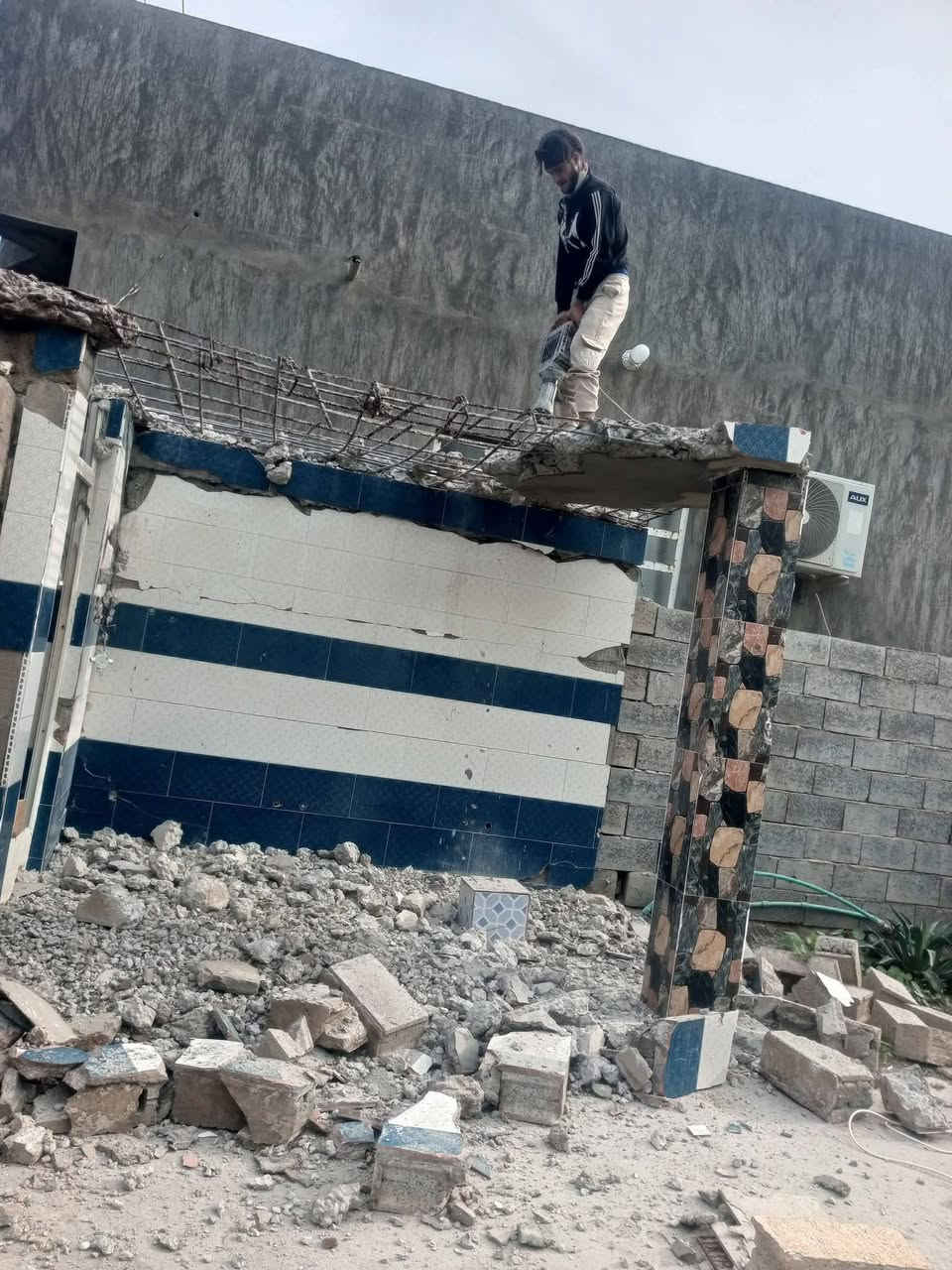 سلام عليكم  /  يوجد كادر عمل جاهز /  تصعيد مواد /  تنضيف بيوت /  تفليش /  تكشيط /  دفن نهري /  شقلنه ليل ونهار /  ومعداتنه جاهزه  ومالك دخل بكلشي تأخذ شقل جاهز مني سلمني شقل وتأخذ شقل جاهز / ماعليك بس تصال على رقم /// ***********
