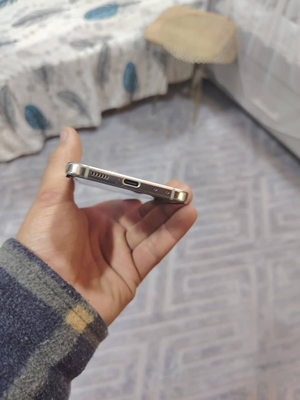 سامسونك  زي فلب 5
الجهلز على وضعيت الشركه كله شغال 
بس هاي بل شاشه نقطه سوده 
سعر 350 وبي مجال 
مكاني كراده داخل 
الرقم*********** 
واقبل مراوس بايفوت
