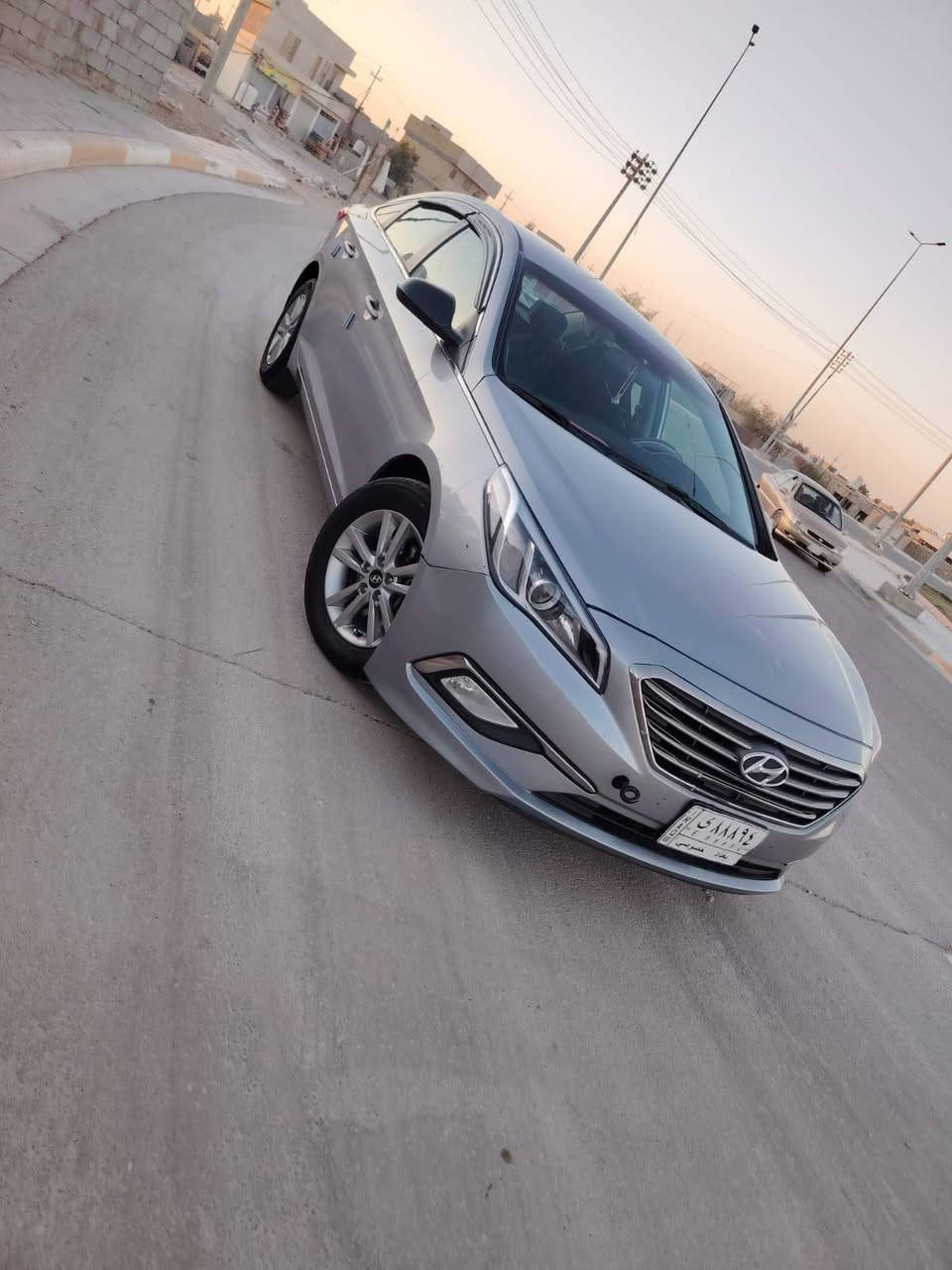 السلام عليكم سياره نوع سوناتا موديل 2015 وارد امريكي بيه بس بنيد  ايبل  واحد السياره كفاله كير مكينه حداديه تخم تاير تبريد مكينه 2400 لغود وشواصي مكفولات لسياره حلوه وجديده نص فول السعر 118 وبيه مجال عنوان  كربلاء رقم الهاتف ***********
