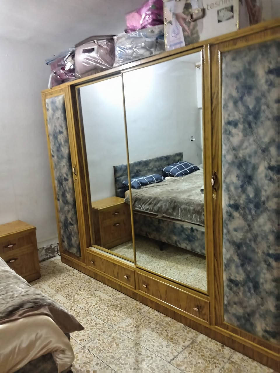 السلام عليكم غرفه النوم للبيع جديد مامسخدمه هوايه صارله شهرين عندي الغرفه تفصال عراقي شكل التركيه
السعر مليون و850 وبيه مجال العنوان بغداد الخطيب ليحب يتصل *********** متواجد واتساب
