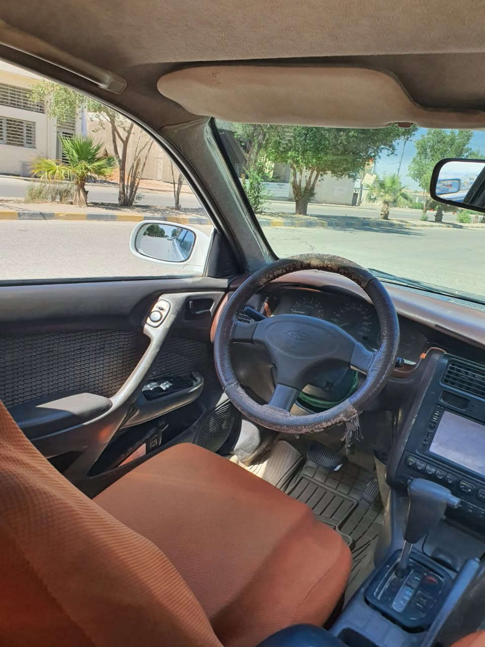 السلام عليكم 

للبيع كرونا نفخ لون ابيض رقم بغداد موديل ١٩٩٣ محرك ١٨٠٠ تبريد شغال محرك والكير والحداديه جيده الغرفة الداخليه مع الدشبول نظيفه 

البدن الخارجي بي مكانات بارد مع صبغ تجي وشوف بعينك وتفحص

مكفوله من الكصه والقماره والتكم والغود والشاصي سليم مابيهن ضرر 

ولكن بيه نقص التبريد معوز غاز وجبنه المحرك تنضح دهن 

وبيه معامله داش قيد الانجاز 

مكان السيارة في النجف والمالك في النجف ( شرط المالك مداور وليس وكالة )  

السعر ٤٨ مع المجال 

ملاحظه لست متواجد على الفيس للاستفسار الاتصال على الرقم مع الواتساب ***********
