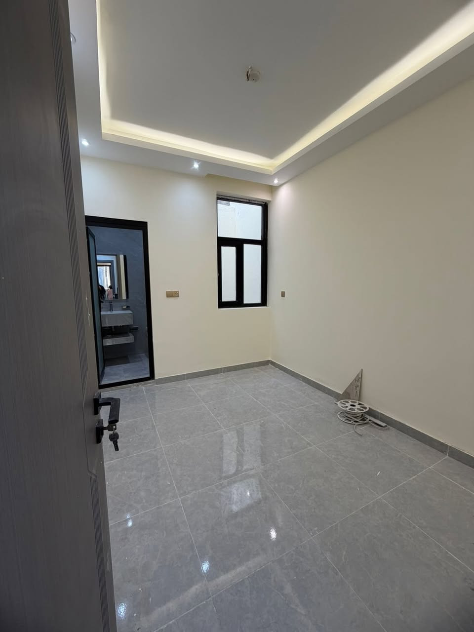 السلام عليكم
يستمر مكتب مسكنك للعقار بتقديم
افضل العروض المناسبة إلى الزبائن الكرام
🔹بيت 3طوابق للبيع مساحته 45 متر
🔸الواجهة 3 متر 🔸النزال 15 متر
🔹يحتوي البيت على (صاله -ومطبخ -3غرف نوم وخدمات)
🔸موقع البيت / سومر قرب جامع مصعب
🔹للاستفسار أكثر مراجعةمكتب مسكنك للعقار 
الواقع /البنوك شارع المطاعم مقابل بن رضا علوان
أو الاتصال على الرقم ☎️ ***********
