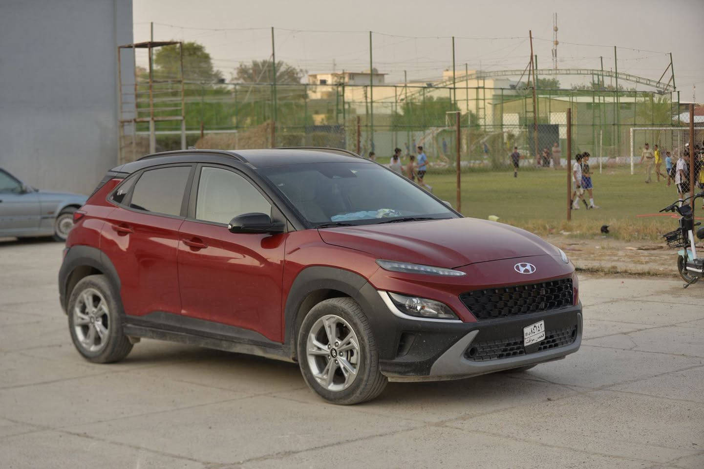 كونا موديل 2022
داخل ابيض 
تو كلر 
حادث 3قطع مبدل اصلي نفس الون 
سيارة فول موصفات بصمه رادار امامي جانبي خلفي
السعر 135 وبيها مجال 
تراصل ع رقم 
***********
متواجد اتصال واتساب
