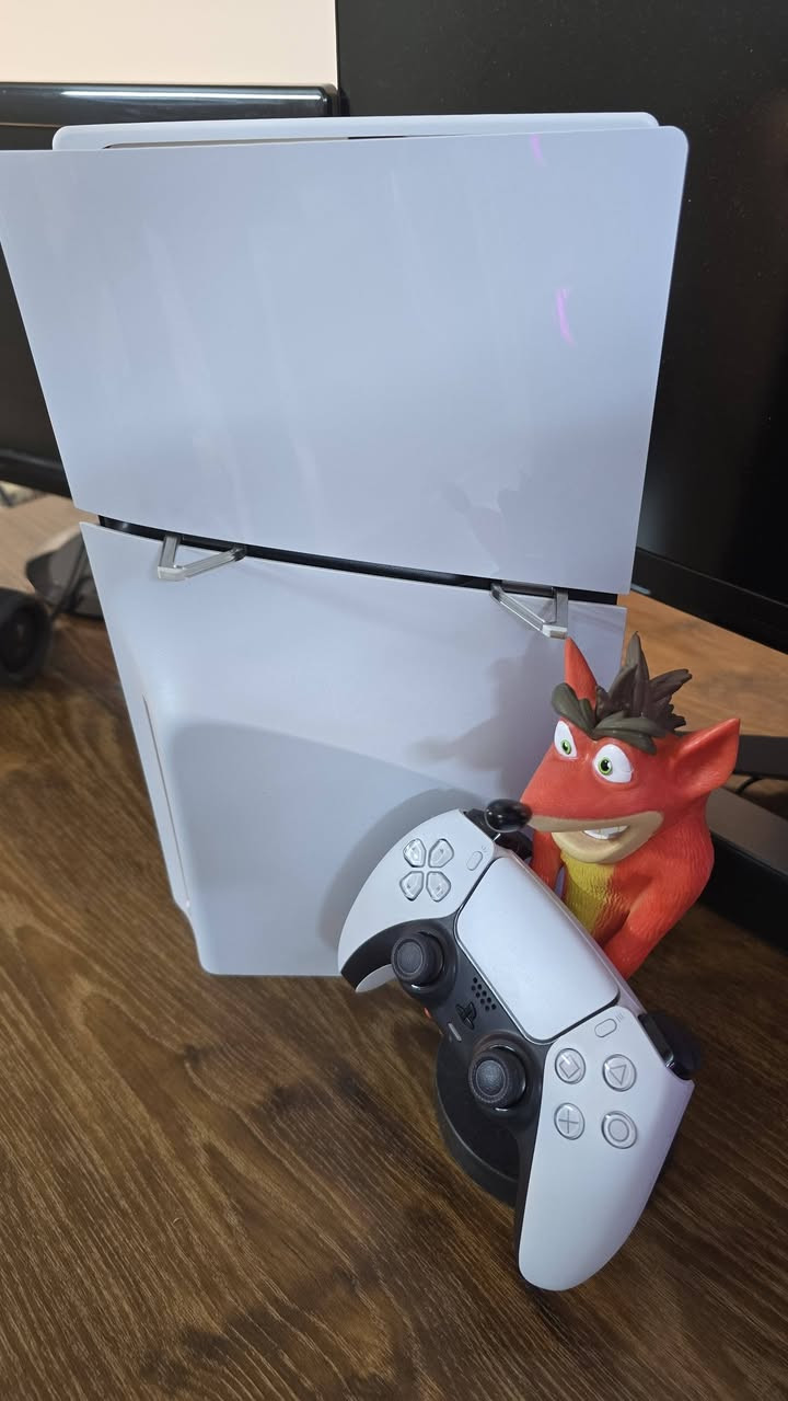 السلام عليكم
بلي ستيشن فايف سلم لامع CFI2000 ياباني للبيع

كلش نظيف ويا الجوستك الاصلي وكارتونته وكل غراضه الاصلية

ويا لعبتين سايبر بانك و ستراي اقراص 

للبيع ب 640 الف

مكاني المنصور 

***********

الجوستك الاسود اصلي ب 55 الف
