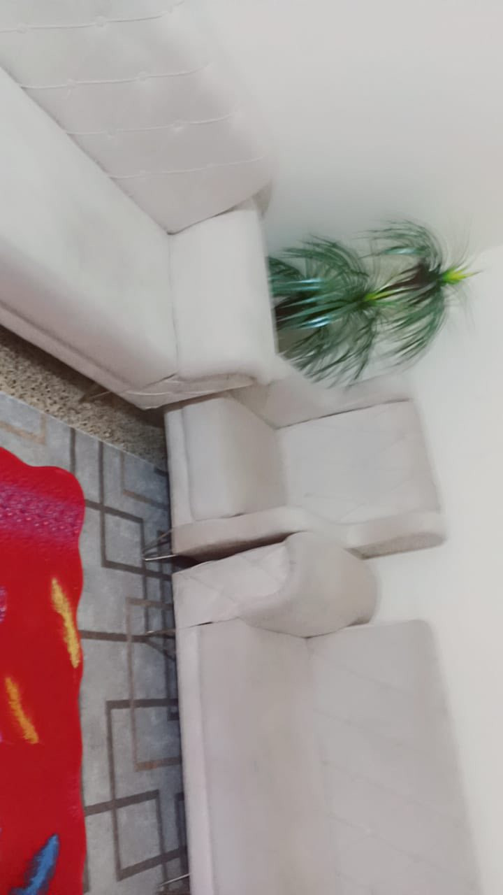 سلام وعليكم تخمِ عشر مقاعد اخوً الجديد 350 الف قفل. 
مابي اي ضرر 
مكان حي الاعلام 
***********
