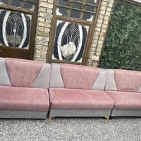 تخم ديوان للبيع السعر ٢٠٠ الف ويوجد توصيل  ٠٧٧٣٢٤١٧٠٥٤