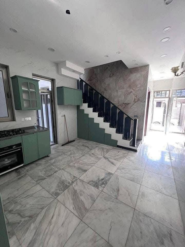 للبيع في السيدية
للبيع بيت بسعر مناسب  في منطقة السيدية 

موقع البيت – مربع خلف شركة الكزز    .

🏡 تفاصيل العقار:

 • المساحة: 101 م²

 • الواجهة: 5 م

 • النزال: 20 م

✨ التقسيم الداخلي:

 • الطابق الأول: صالة خدمات ضيوف، مطبخ، حمام، غرفة نوم

 • الطابق الثاني: 2 غرفة  نوم و حمام 

 • الطابق الثالث: 2 غرفة نوم و حمام  

***********
