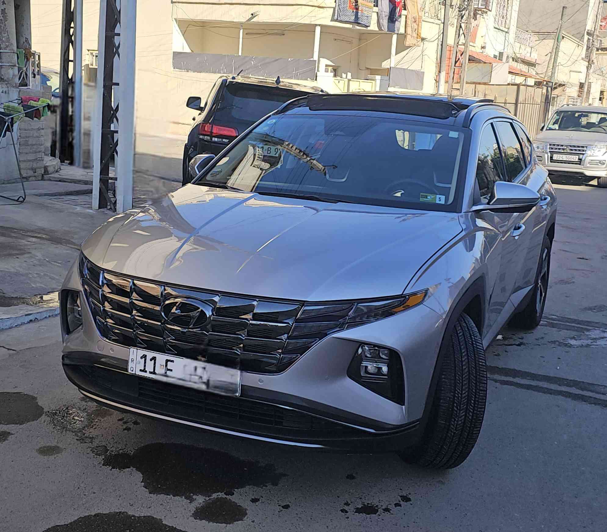 السلام عليكم توكسان أخت الكلين 2024
بانزين لمتد vip فول الفول أمريكي
لون السيارة سلفر فضي 
دخول جديد مرقمة بغداد الجديد 
المواصفات LIMITED VIP
1- بصمة تشغيل 
2- بصمة أبواب لمس دخول ذكي 
3- بنوراما على طول السيارة 
4- صندوق كهرباء شفط 
5- كامرات 360 درجة 
( جانبية - أمامية - خلفية ) 
6- كامرات مع الأشارة 
7- السيارة تتقدم وترجع بالبصمة 
8- تبريد تدفئة كشنات أمامية 
9-داخل و كشنات جلد لون أسود ملكي 
10- كشنات كهرباء 
11- أضواء محيطية  
12- كشنات خلفية هيتر 
13- مرايات تعتيم ذاتي 
14- أبل كار بلي 
15- أندرويد أوتو 
16- شاشة دجيتل 3 أشكال للقيادة 
17- أشاير ترحيب 
18- أضواء أمامية LED زنون 
19- أضواء خلفية LED
20- هوك خلفي 
21- فول أوامر صوتية 
22- جامات أوتو 
23- قطعتين تبريد 
24- أشارات بالمري
25- گير دگم 
26- شفتات ستيرن 
27- تحكمات ستيرن 
28- تدفئة ستيرن
29- محرك 2500المرغوب 
30- هاند بريك بصمة 
31- شحن واير ليس 
32- منافذ شحن 
33- أوتو هولد 
34- تشغيل عن بعد 
35- السيارة أوتو بارك 
36- حساسات  أمامية 
37- حساسات خلفية 
38- گير AT المرغوب 
39- رادار أمامي رادار خلفي رادار جانبي 
40- نقطة عمياء 
وبعد بيها هوآآي مواصفات 
ممشى السيارة ( 6تالاف ميل حقيقي) 

السيارة مكفولة بيها تبديل چاملغ جهة السايق فقط وبدون أيرباك 

مكان السيارة بغداد حي القاهرة 

السعر 238$$وبيها مجال 

رقم الهاتف ***********
