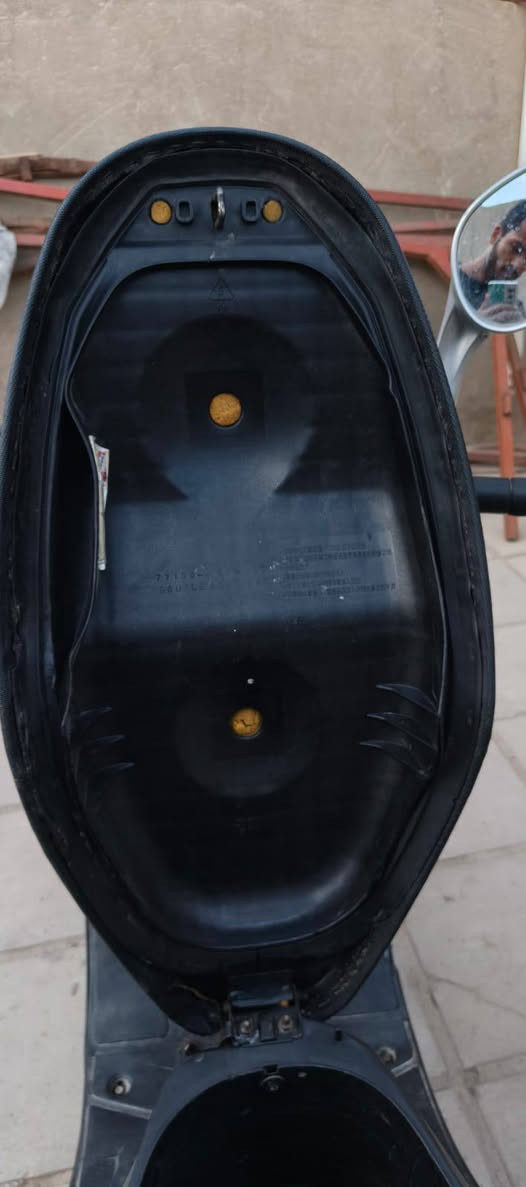 السلام عليكم شباب
دراجه سيام للبيع مكاني نجف حي الجزيرة 
رقمي ***********
السعر 400 وبيها مجال قليل 🤌

1- دراجه ما مفتوحه وين ما تريد نفحص 
2 - لايتات شغالت دبل اشاير شغالت هورن شغال 
3 - الدراجه شغاله سلف وهندر 👈👈 انتبه 👇
الهندر إني اشالعه بصيف علمود ما تنباك 😁 
4 - فقط الكفر الامامي مبدل فقط 👉👉👉
لحد يدور كفرات دورو دراجه زينه 🫠
