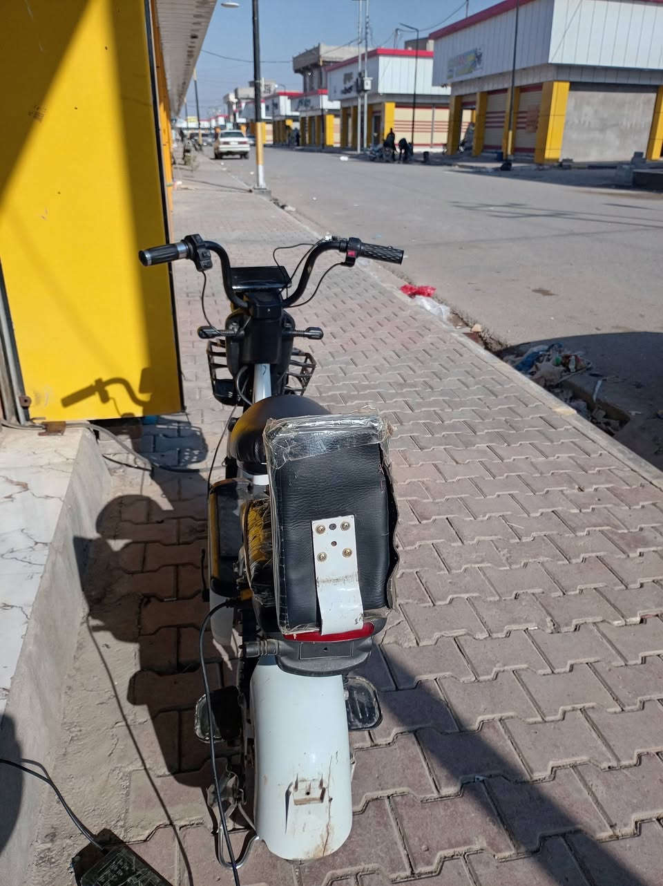 السلام عليكم بايسكل شحن حجم 14السعر150 وبي مجال رقم الهاتف ***********
