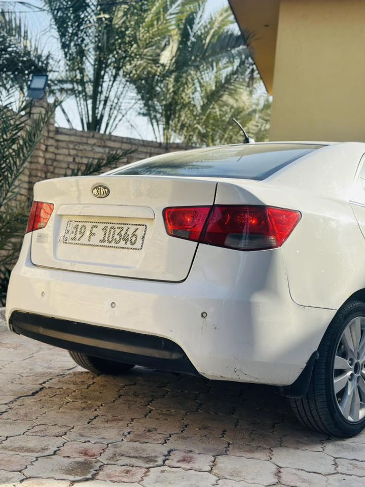 السلام عليكم
سيراتو 2011 خليجي 
السياره حلوه احلا من الصور  
5ويل كب تحكمات ستيرن 4حساسات خلفيه 
حدادية مكينه وكير كله نضيف
كهربائيات شغاله كلها رقمها كربلاء دولي شرط المداور السياره مال جنيان جاهزه السونار مرفق بل صور  ب93 وبيها مجال بسيط ***********متواجد عل خاص
