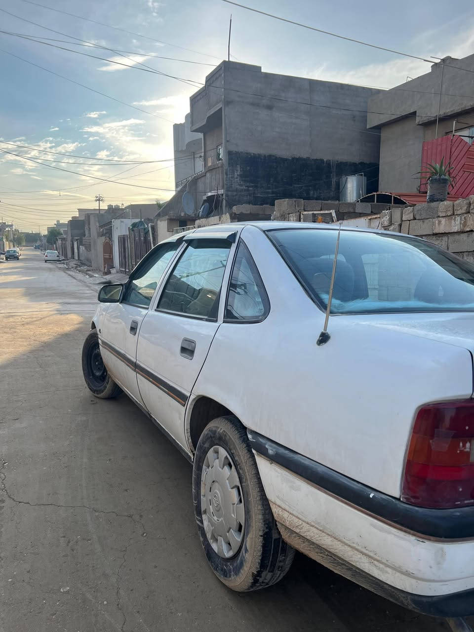 السلام عليكم أوبل فكتره 18سنويه جديد دفتر بانزين شرط التحويل السياره سعر 48وبي مجال ***********
