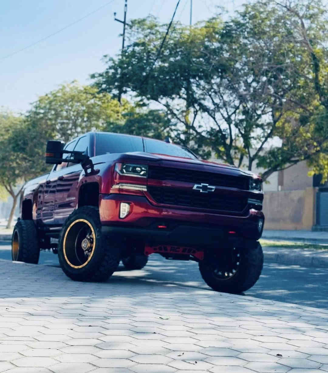 السلام عليكم
الي يدور شي مميز جايبلكم دبابة
سلفرادو موديل 2019 نسخة Z71 محرك V8 5300
السيارة حادث جاملغ ايمن فقط
مواصفات:
١-فور ويل كهربائي  دبل ثكيل خفيف
2 نظام منحدرات
3 تدفئه كشنات
4 كت لفت معلايه 6 انج راف كانتري وقابله لل10 انج
5 تخم ويل وتاير اصلي
6 لايت دبل حاجب دبل عدسه بك لايت لد اصلي
7 تحكم سترين جهتين
8 بدي مغلف وغطاء بدي ينفتح وينسد
9 دوس كهراباء ويه فتحت الباب
10 كل تعديله امريكا مو هنا بلعراق جايه معدله
11 محرك تاهو 5300 نضام قتصادي يشغل 4 سلندر
12 تشغيل عن بعد
13 شاشه كبيره تدعم كار بلي وندرويد
14 نظام قطر
15 مري متحرك سعرهن $500
16 شباك معدل
سياره قويه وجديده بشكل عليه برمجه من امريكا كل نقص مابيه ترايك وين ميعجبك سنويه جديده هزه جديده ولحد يقارنه بلعاديه ولمهجومه حدادية ٩٠٪؜
مكانها:كربلاء_ حي الحسين 
رقم:***********/***********
