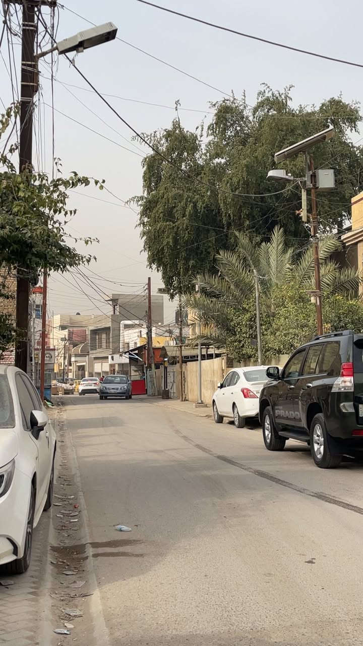 السلام عليكم 

دار قديم للبيع يعتبر ارض           موقع ممتاز 

المساحه 100 م الواجهه 5 م 

 موقع الدار بغداد سبع ابكار الفرع المجاور الى مطعم باسم ابو المحشي 

السعر المطلوب للمتر الواحد 3 مليون دينار عراقي 
قابل للتفاوض 

                        ⭕️ للأستفسار ⭕️

🌸 مراجعة شركة الشيخ للوساطه العقاريه حصرآ 🌸

الشيخ فلاح الجبوري          *********** 
ابو وسام                               *********** 
احمد الشيخ الجبوري                 ***********

                          📍موقع الشركه 📍

🌺بغداد سبع ابكار لشارع لرئيسي مقابل مطعم مندي لبلام🌺
