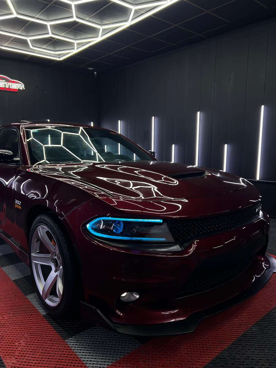 السلام عليكم 
للبيع دودج جارجر 2019 RT MAX سوبر تراك باك 
فول مواصفات 
ماشي 84 الف ميل 
المواصفات :
فتحة سقف 
رادار جانبي 
رادار خلفي 
هيتر بالمري 
شاشة جبيرة تدعم كار بلي 
بصمة تشغيل وابواب 
تشغيل عن بعد 
كشن السائق كهرباء
الأضافات :
ولف حماوة ريسنك 
بلكات ريسنك 
دبات سود 
ويل نجمة الخسفة القوية 
كت دعاميات ودوسات SRT
لحية امامية
سبايدر 
لدات الوان متغير كل الألوان 
لايت زنون 
عدادات SRT سرعة 300 km
دواخل تغطيس 
السيارة عليها ادامة وتفريغ وبرمجة يم مصطفى ايكل صوتها نغمة تخبل 
حداديتها جديدة ما صار شهر من سويتها 
منظومة تبريد جديدة 
دهن الكير والفلتر مبدلات جديد 
دهن الاكسل جديد 
تخم تاير جديد 
حادث السيارة مال امريكا جاملغ جهة السايق وبنيد و الشاصي الأيسر  وال لغد الأيسر بيهن تعديل وبالعراق صار بيها جاملغ جهة الراكب 
السع 200$ وبيها مجال بسيط والسيارة نضيفة ومتعوب عليها مكان السيارة النجف 
للأستفسار 
***********
متواجد واتس اب
