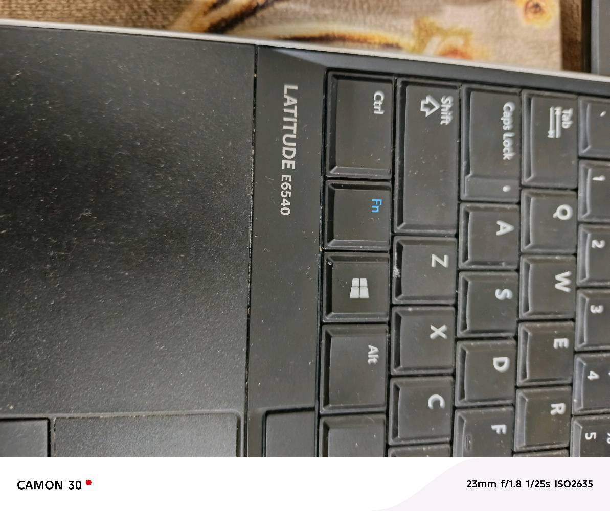 لاب توب ماركة ديل عدد٢ قطعة
 حجم ١٥.٦ سعر القطعة ١٥٠ الف
معالج كوراي ٥ جيل رابع
رام ٤ كيكا قابل للتطوير
هارد٢٥٠ كيكا قابل للتطوير
كارت شاشة انتل داخلي ٤٦٠٠
واي فاي بلوتوث كامرة كيبورد ضوئي سيدي روم بصمة كلشي شغال وع الفحص
((فقط الكفر مال هارد ماكو))
بطارية تطول ساعة مع شاحنة اصلية وجنطة هدية وندوز ١٠ مع كامل التعاريف والبرامج المكتبية 
متواجد واتساب //
***********
بغداد راشدية منطقة القدس 
يوجد توصيل للمناطق التالية ب٥ الف :
((حسينيةشعب تقاطع النداء باب المعظم علاوي ساحة عدن ساحة الموال))