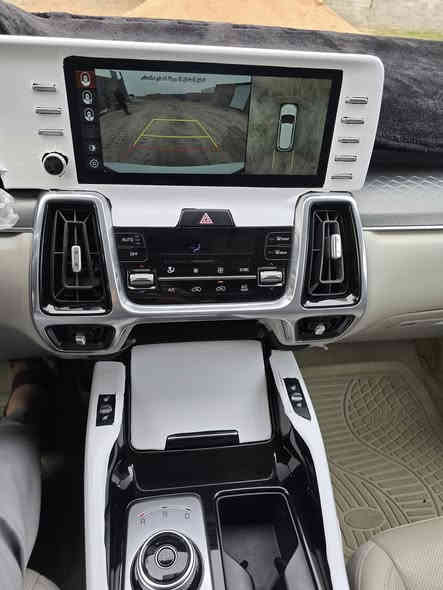 للبيع كيا سورنتو  2023  خليجي يعني كفاله عامه من كلشي.   شرط الفحص
حتى الدعاميات شرط.   
والسياره جديدة على وضع الشركه 
مواصفات فووول بس قماره حديد
5 كامرات 360   بصمه دخول ذكي 
كشن حار وبارد + جلد + 2 كهرباء 
كير ماوس  محرك 6 شرط على وضع الشركة 
لايت 4 عدسات    داخل جلد 
7 راكب  3 قطع تبريد ثلج
تحكم ستيرن كامل + شفتات 
حساس خلفي و امامي.  ويل كروم 
شاشه كبيرة + جي بي اس 
بردات خلفية.    جنطه كهرباء 
السيارة حلوة وجديدة لوك بحالت الوكاله ماشيه 55
رقم اربيل دولي سنويه جديدة يعني شرط التحويل 
السعر 310 
***********
***********
