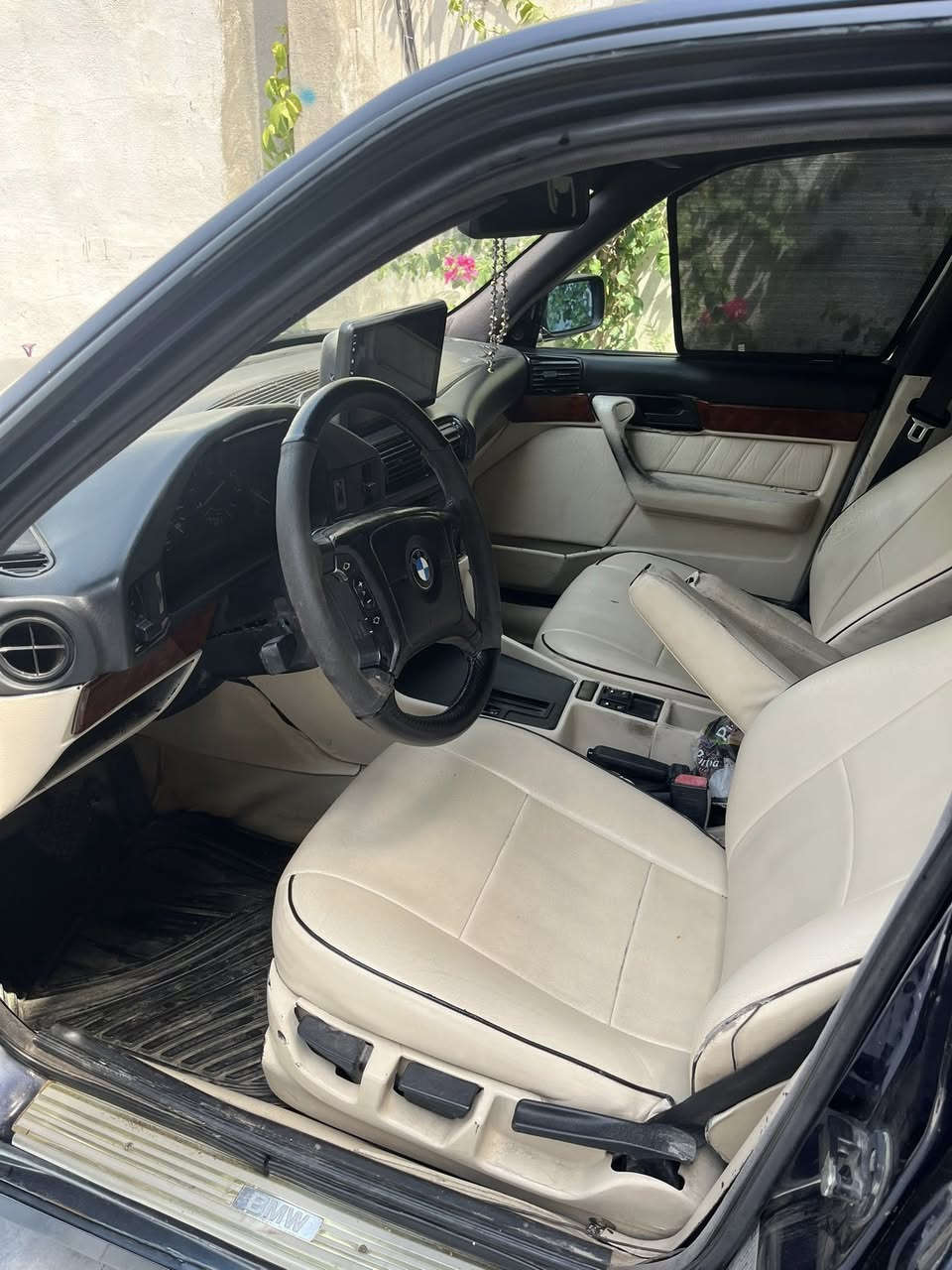 BMW
للبيع موديل 95 كير محرك 525كبس شرط من يشتغل ماتسمع صوته سياره فول سلايت تحكم ستير شاشه كشنات جلد دعاميه mويل m عالي  زنون درجه اوله absشغال تبريد ويا سويج شرط ثلج سنويه جديد رقم جديد بسمي شرط تحويل وكاله تخم وياله لوك شادله تايرات نضاف سياره مناقصه شي سعر 80 سياره نضيفه تسوا اكثر وخادم للطيبين *********** مكان كركوك
