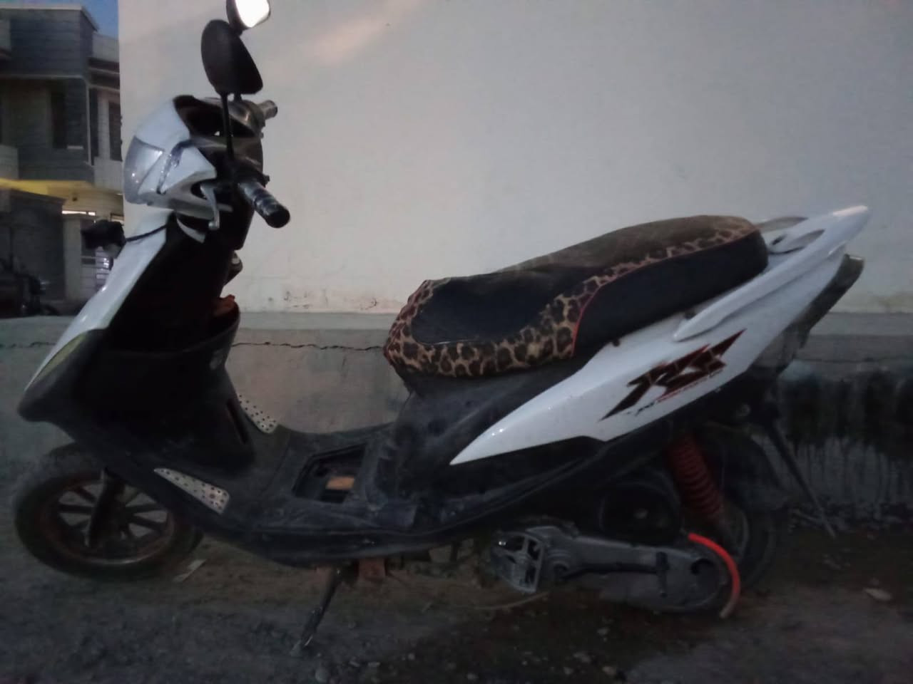 ماكس 120 عندنا نظيفه سعر مناسب 275 بها مجال ***********
