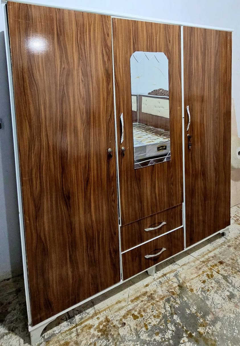 اثث بيتك بأنسب الاسعار سعار الشمال 🌹 
غرفه نوم نجارة شغل السليمانية نضيفه حيل السعر 325 وبيها مجال 
صلاح الدين ناحية العلم قرية الربيضة خلف مدرسه سومر للبنين 
***********
يوجد خدمة توصيل داخل المحافظة فقط 🚛
