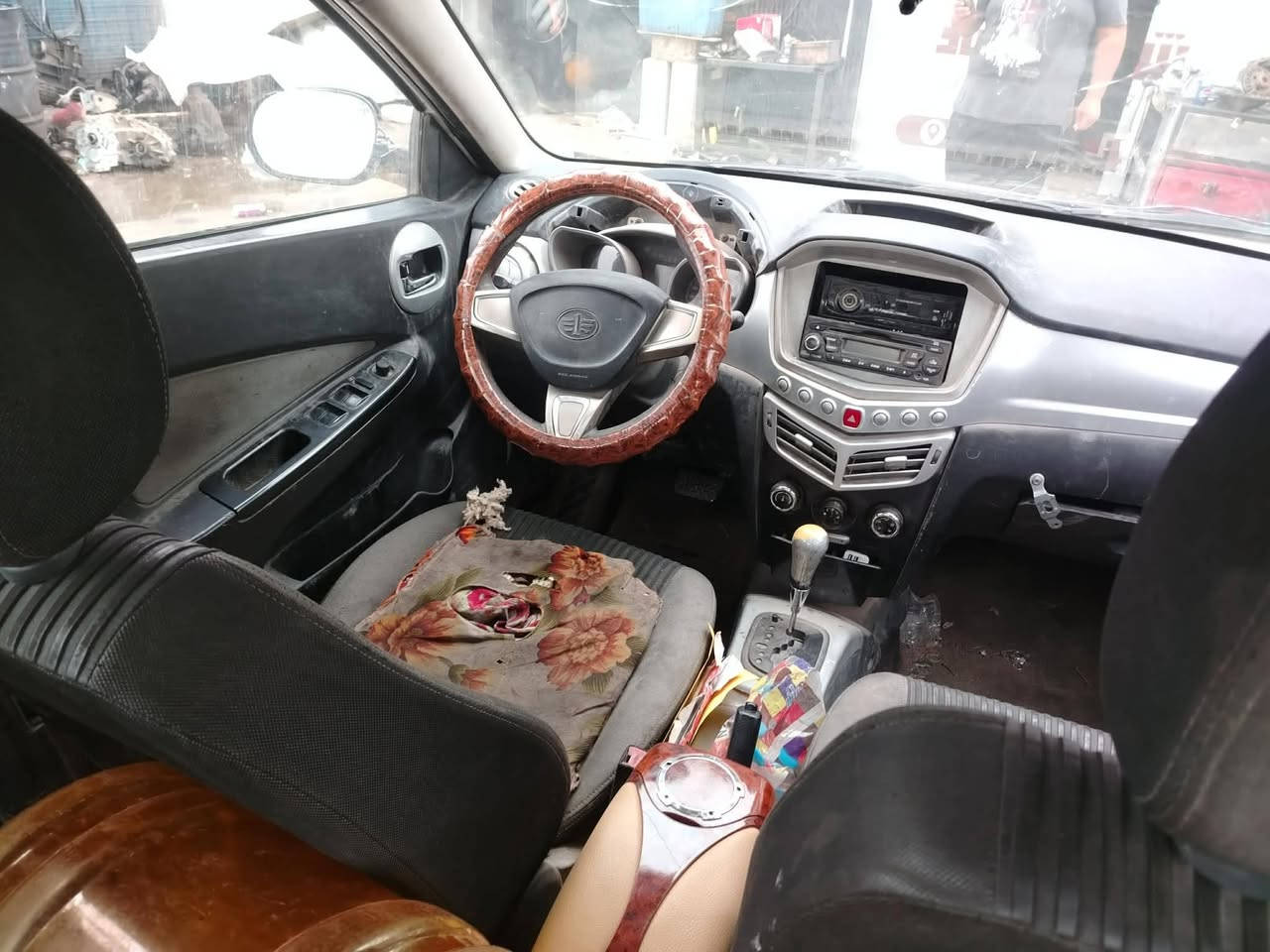 السلام عليكم فاو صيني موديل 2014
رقم بابل تحويل ثاني يوم 
السياره بيه ضربه بلجنطه 
مكينه وكير وحداديه مكفوله 
15 ورقه العنوان بغداد اطلع بيهة تراي  للبصره 
***********
