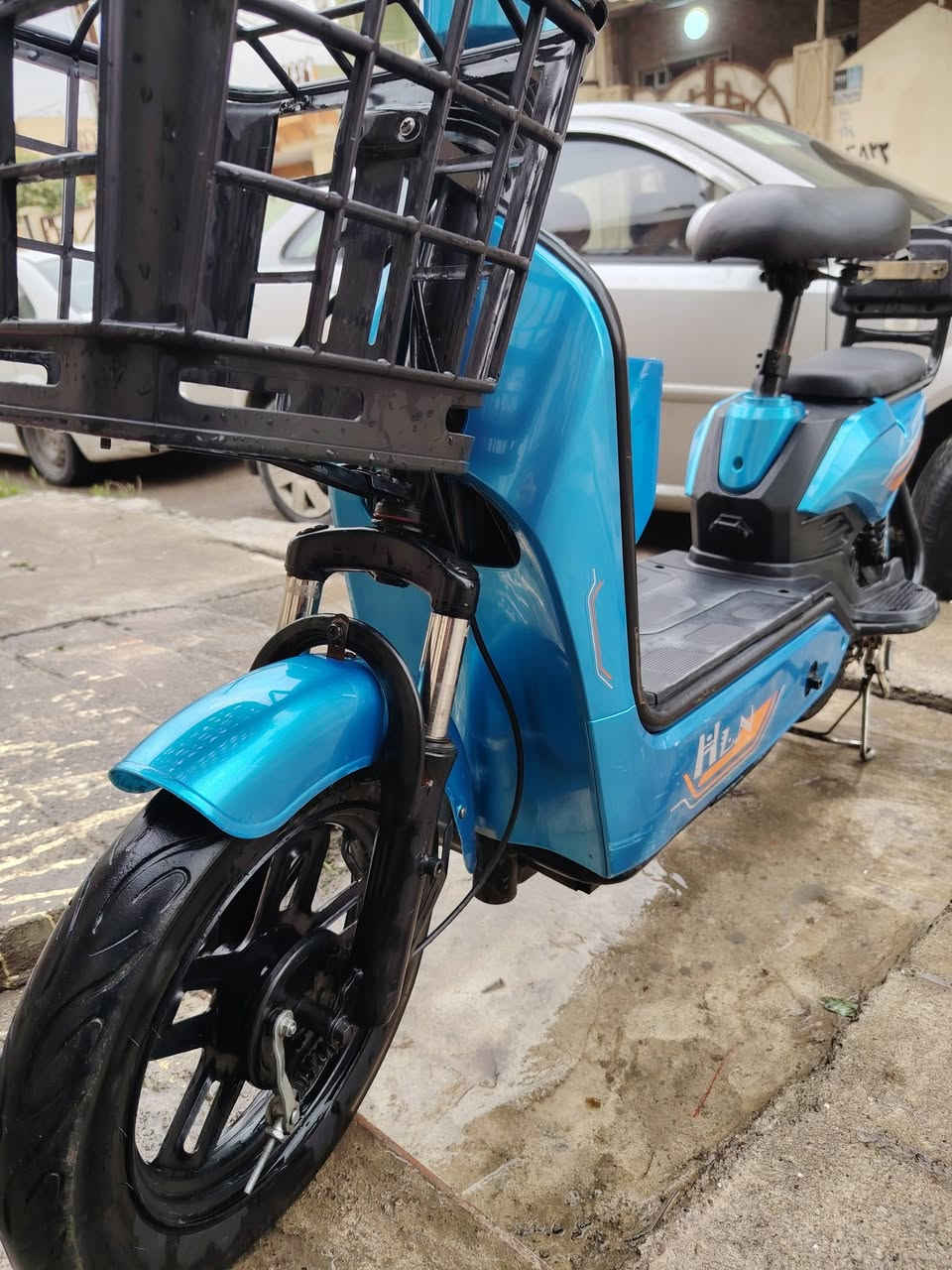 ماطور للبيع شرط
اشاير لايت هورن 
بطارية ٤ بصمة 
نضافه فول السعر ٢٠٠ وبي مجال 
الايسر حي الوحده 
***********
