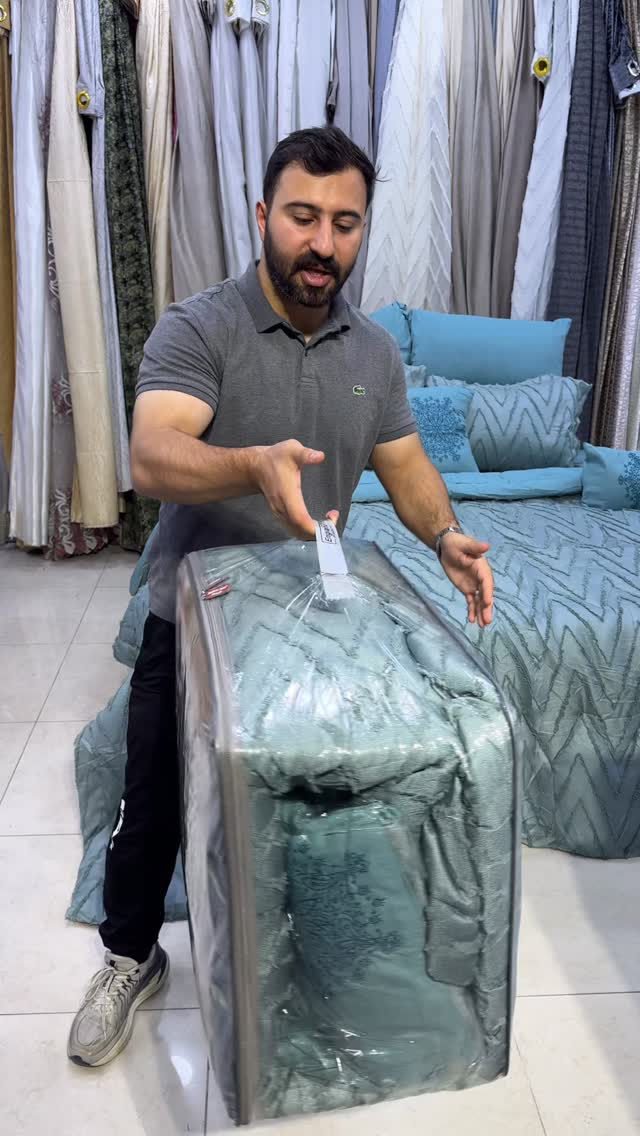 لحاف نفرين ملكي جاكار بوهيمي  ثقيل 
  الوجه جاكار بوهيمي  والظهر خامة قطنية نقشه بارزه
 8 قطع 
لحاف قياس كبير 260*240
مع شرشف لاستيك 200*200+30 ارتفاع 
مع 4 وجه مخده 
مع وجهين كوشة مطرزه
السعر 60 الف✅


**إذا كنت صاحب هذا الإعلان وتريد حذفه لأي سبب، رجاءا أرسل رسالة إلى الدعم الفني**