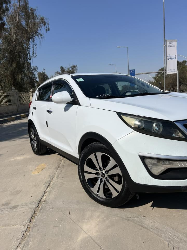 سبورتج 
مديل 2014
بسمي رقم اربيل جديد 
محرك والكير شرط ما مفتوح 
سيارة جاهز ربع ما تصرف عليها 
دوشمه+كاميرات +حساسات كلها كامله 
ضررها جاملغ الأمامي بدون دواخل شرط 
السعر 165وبي مجال قليل 
***********
