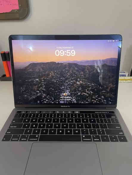 السلام عليكم
للبيع.
 -ماك بوك برو 2018 13.3”
-شاشة حجم ١٣.٣ إنج  بدقة عرض 1600x2560
-كامرة امامية شغالة بدقة 720p 
-مايكروفون صوت جداً واضح 
-مكبرات الصوت عالية وشغالة وصوتها نقي 
-كل ازرار الكيبورد شغالة  وال touch bar ايضاً شغالة وسلسة
-بصمة اصبع ضمن ال touch bar شغالة 
-البطارية حالتها normal  وال cycle count:579
-يحدث الى آخر التحديثات  macOS 
-مساحة التخزين 250GB
-الادابتر اصلي مال آبل  
****السعر 480****
***********
