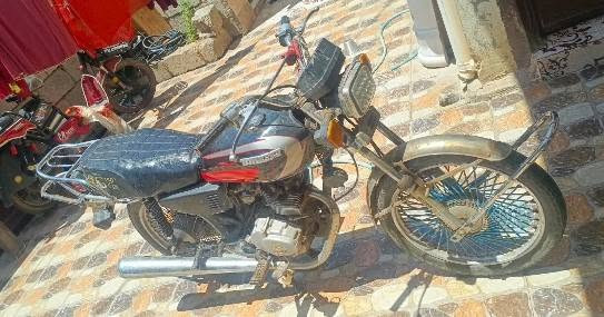 السلام عليكم عندي ماطور اربعه گير السعر 350بي مجال العنوان داقوق رقم ***********
