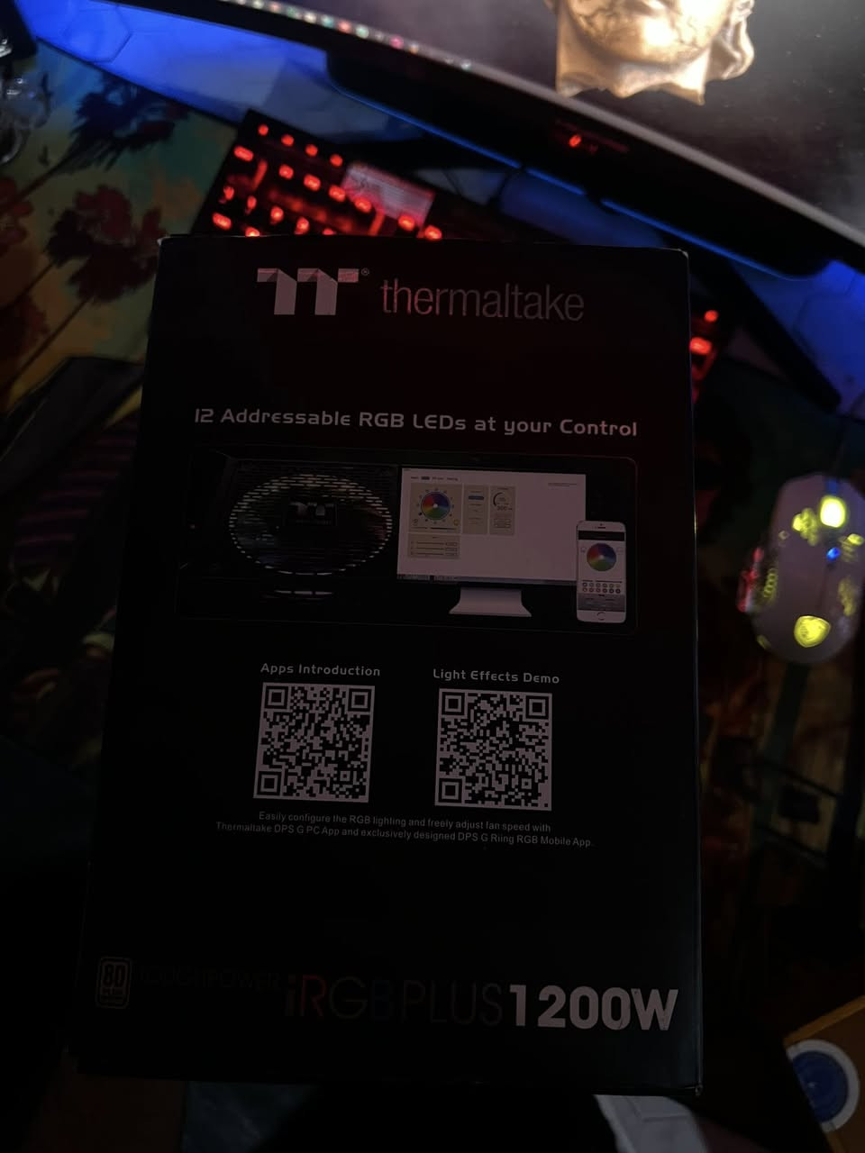 بور سبلاي 1200W للبيع
قبل ما تقرأ المنشور وتكول غالي، ابحث عنه وعن سعره. للبيع باور سبلاي (Power Supply) من شركة Thermaltake العالمية، الفئة الاحترافية iRGB PLUS. القطعة غنية عن التعريف من ناحية القوة والاستقرارية، ومناسبة جداً للتجميعات القوية والعمل الشاق.
• الحالة: جديد (تشغيل الفحص فقط)، ومع كامل ملحقاته وكارتونه.
• المميزات: أداء ثابت جداً، يدعم التحكم الرقمي والإضاءة RGB، وكابلاته بالكامل قابلة للفصل (Fully Modular).
الوحش هو Thermaltake Toughpower iRGB PLUS 1200W Platinum، وهذا مو مجرد باور سبلاي عادي، هذا "ديجيتال" يعني تكدر تتحكم بكل تفصيلة بي وتراقب أداءه بالكامل.
المواصفات بالتفصيل:
1. القدرة (Wattage): يأتي بقوة 1200 واط، يعني يشغل أقوى التجميعات الحديثة (مثل كروت RTX 5060 فما فوق) بكل أريحية وبدون أي قلق.
2. كفاءة الطاقة (Efficiency): حاصل على شهادة 80 PLUS Platinum، وهي من أعلى الشهادات عالمياً، وتعني أن ضياع الطاقة قليل جداً وتوفير الكهرباء عالي.
3. النظام الرقمي (Smart Power Management): يدعم منصة SPM، يعني تكدر عن طريق تطبيق بالموبايل أو برنامج بالكمبيوتر تراقب استهلاك الواطية، درجة الحرارة، وحتى تكلفة الكهرباء.
4. الإضاءة (RGB): يحتوي على مروحة مدمجة بإضاءة Riing Plus 16.8 Million Colors RGB، تكدر تتحكم بالألوان وتزامنها مع باقي القطع.
5. المكثفات (Capacitors): يجي بـ مكثفات يابانية 100% تتحمل درجات حرارة عالية (حتى 105 درجة سيليزية)، وهذا يضمن استقرار وعمر طويل جداً للباور.
6. نوع الكابلات (Cables): يجي Fully Modular (بالكامل فلات)، يعني تركب بس الكابلات اللي تحتاجها، وهذا يساعدك بترتيب الكابلات داخل أي كيس ويحافظ على شكل ونظافة التجميعة.
7. المروحة (Fan): مزود بميزة Smart Zero Fan، المروحة ما تشتغل إلا إذا زاد الحمل عن 30%، يعني هدوء تام بأغلب الأوقات.
8. الضمان (Warranty): الشركة تعطي عليه ضمان 10 سنوات، وهذا دليل على ثقتهم بجودة التصنيع العالية.
هذا الموديل يعتبر "الفئة الملكية" عند شركة ثيرمال تيك.


**إذا كنت صاحب هذا الإعلان وتريد حذفه لأي سبب، رجاءا أرسل رسالة إلى الدعم الفني**