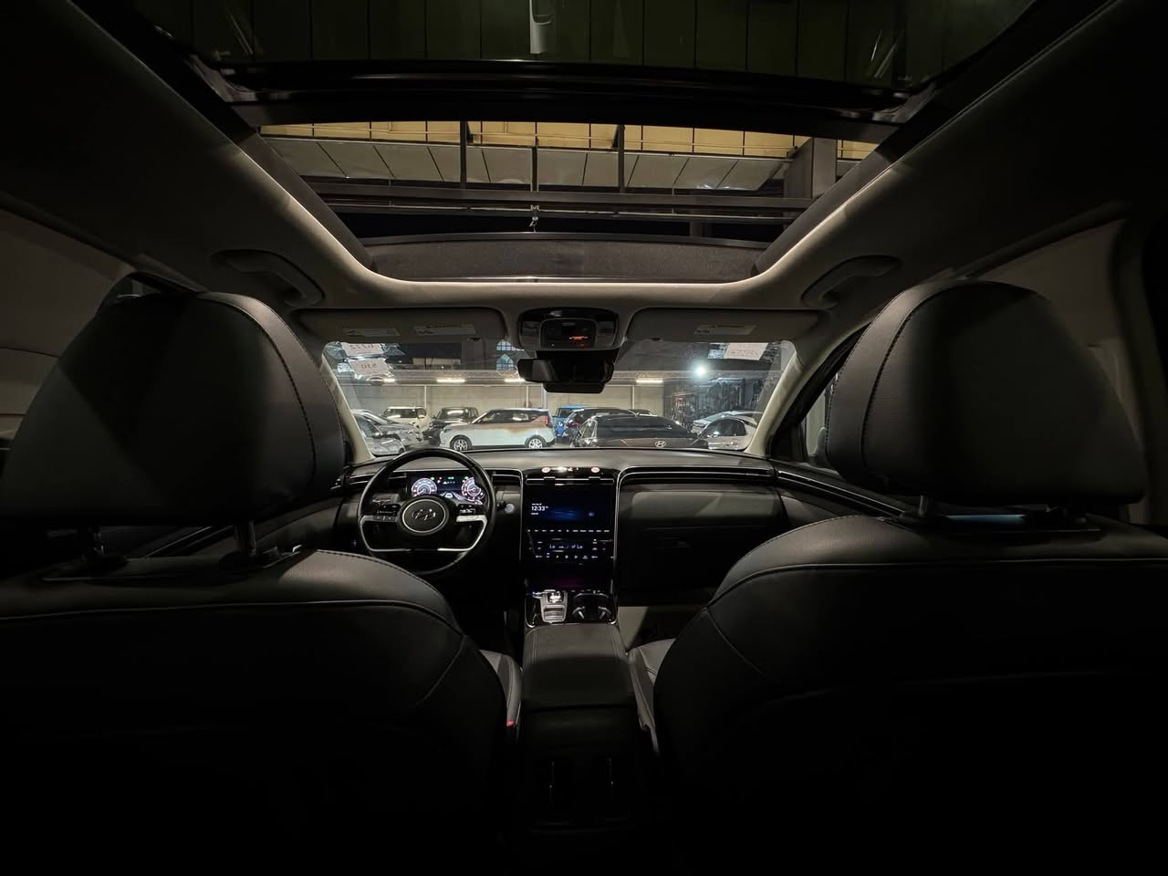 السلام عليكم
توسان 24
وارد امريكي 
فول مواصفات 
رادار
كاميرا 360
بانوراما قطعتين 
سوالف كلش هواي 
للتواصل ***********
رقم قادسيه بأسمي مشروع وطني
مكان السياره ديوانيه
