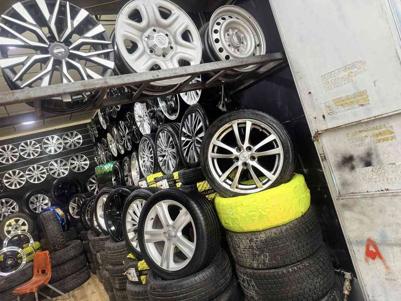 سڵاوی  خوای گەورە🤲🏻
🚙هەموو جۆرە تایە و ویلکی 🛞شاهینە و مەلیکەو ماجێستا و کامری
ئەڤەلۆن ئاڵتیما بیئێم ئێمجیو هەموو جورەسەیارەیەک   بەردەسە👍✅ 
تازە و کۆن 🚙👍شتی جوان و ڕاقی 
ناونیشان سلێمانی 
👌تێرمیناڵی شارەزوور فرۆشتگای دوبەی🛞
***********☎️✅
