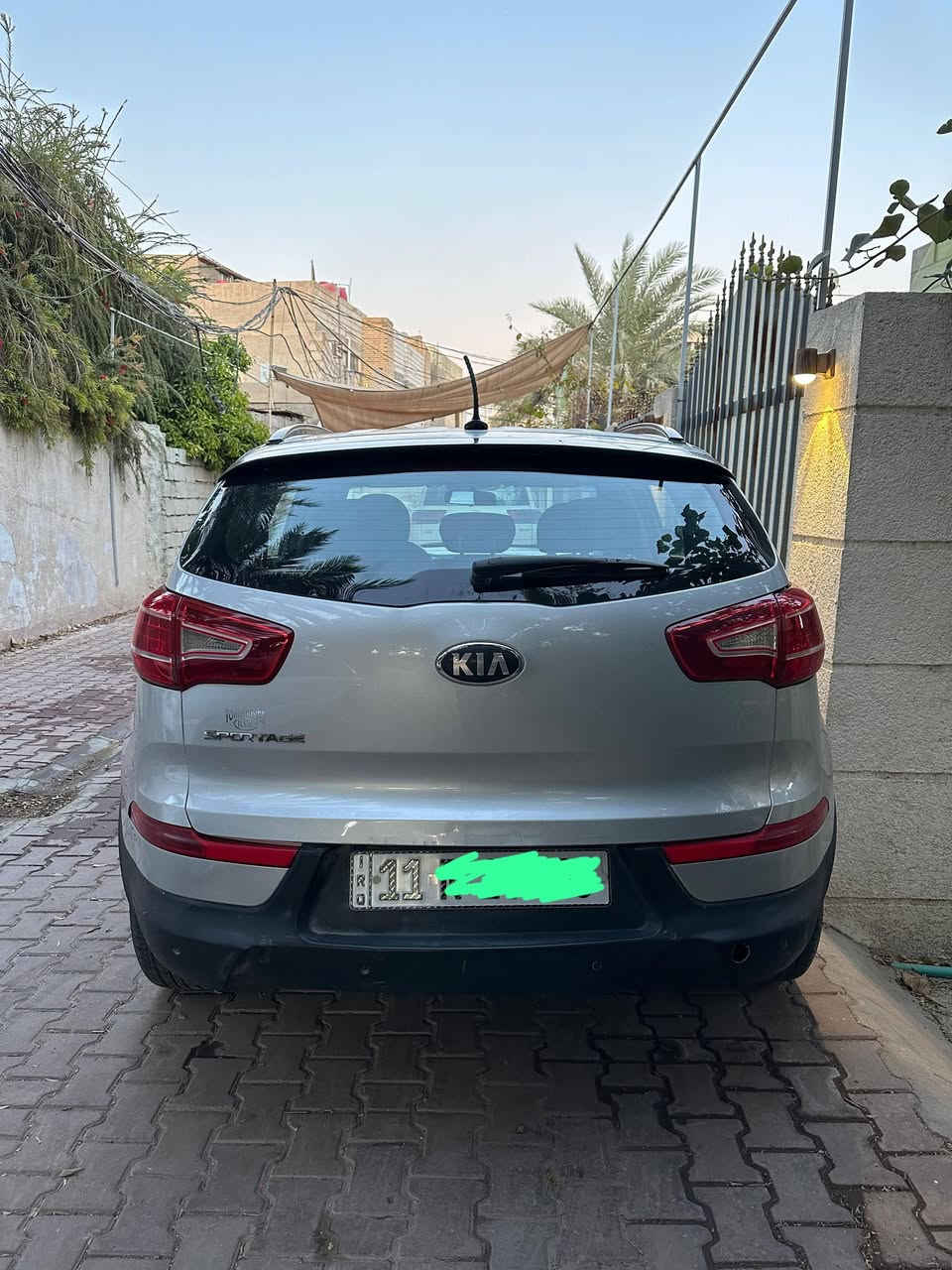 السلام عليكم سبورتج 2013 وارد امريكي مكينه 2400 دوش بحاله ممتازه السياره باسمي  داخله كلين  وصار بيها هنا قطعه وحده جاملغ امامي ايمن فقط ماشيه 100 الف
السعر 138 وبيها مجال بسيط 
المكان كربلاء 
رقم الهاتف ***********
