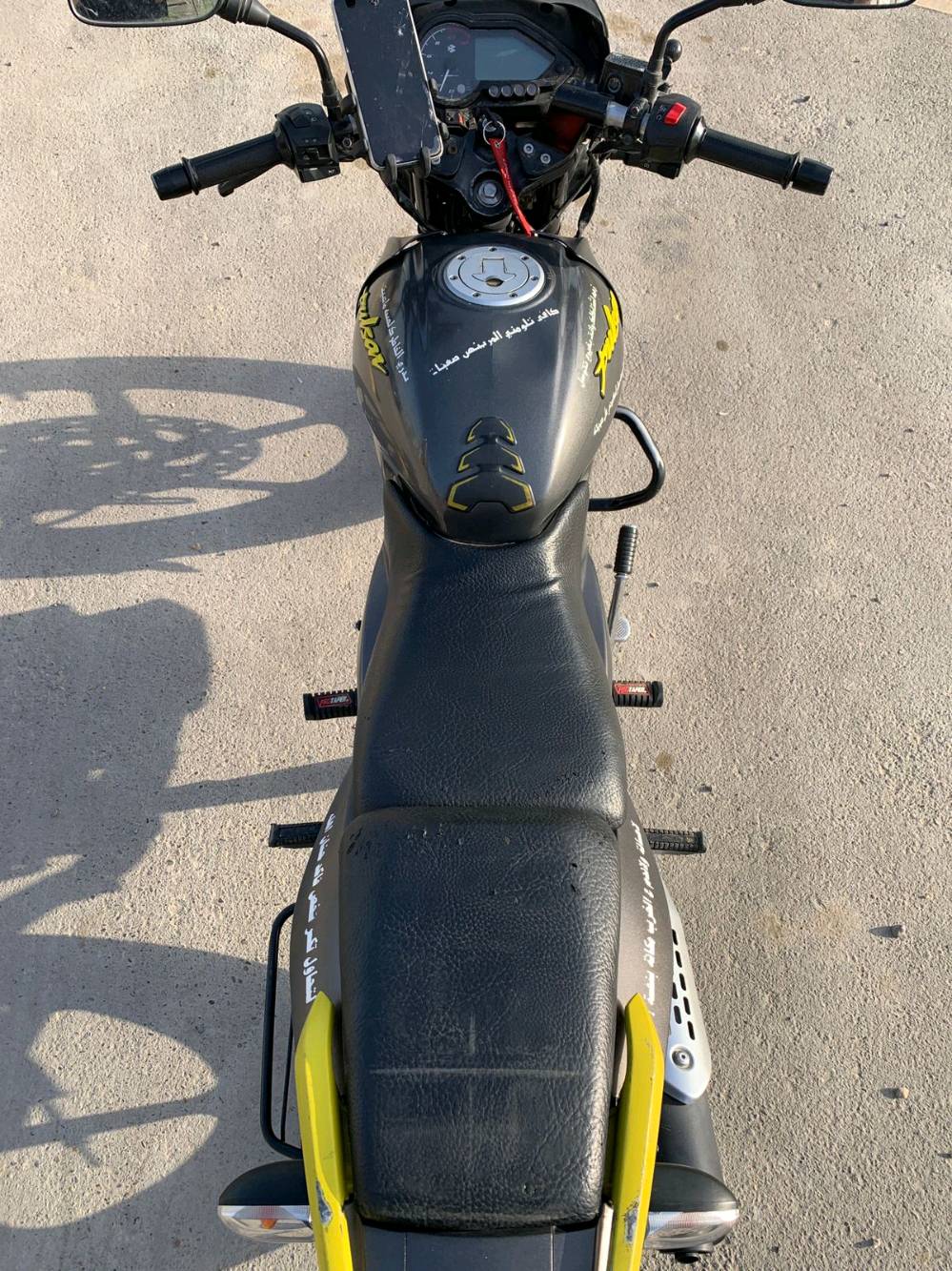 سلام عليكم للبيع دراجة بولسر نيون 150
كير رياضي نمرة جوة  وال N بل النص والباقي ليفوك
كل كهربائيات شغالة 
هورن 
لايت عالي ناصي 
اشاير
بك لايت
بريكات خلفي خياط بل المكان 
والأمامي نفس الشي 
تانكي 15 لتر
نوع الدهن ليكي مولي 
دراجة حلوة ونضيفة أمانة الله علة ايدي 
غراضهة موجودة عند شركة بغداد بايك
مكاني بغداد الغزالية هذا رقم تليفوني وبي واتساب ***********
