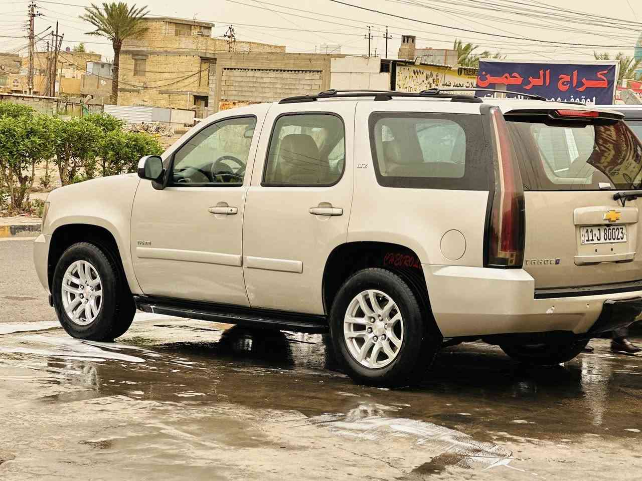 السلام عليكم 
تاهو 2008 خليجية فووول مواصفات LTZ 
رقم بغداد انكليزي باسمي تحويل ثاني يوم محرك كير اكسلات فور ويل تدفئة تبريد تكم شواصي كلها كفالة مرشوشة حزام بسبب الجراد 
بغداد / الحسينية 
***********
سعر 172 ورقة وبيها مجال بسيط
