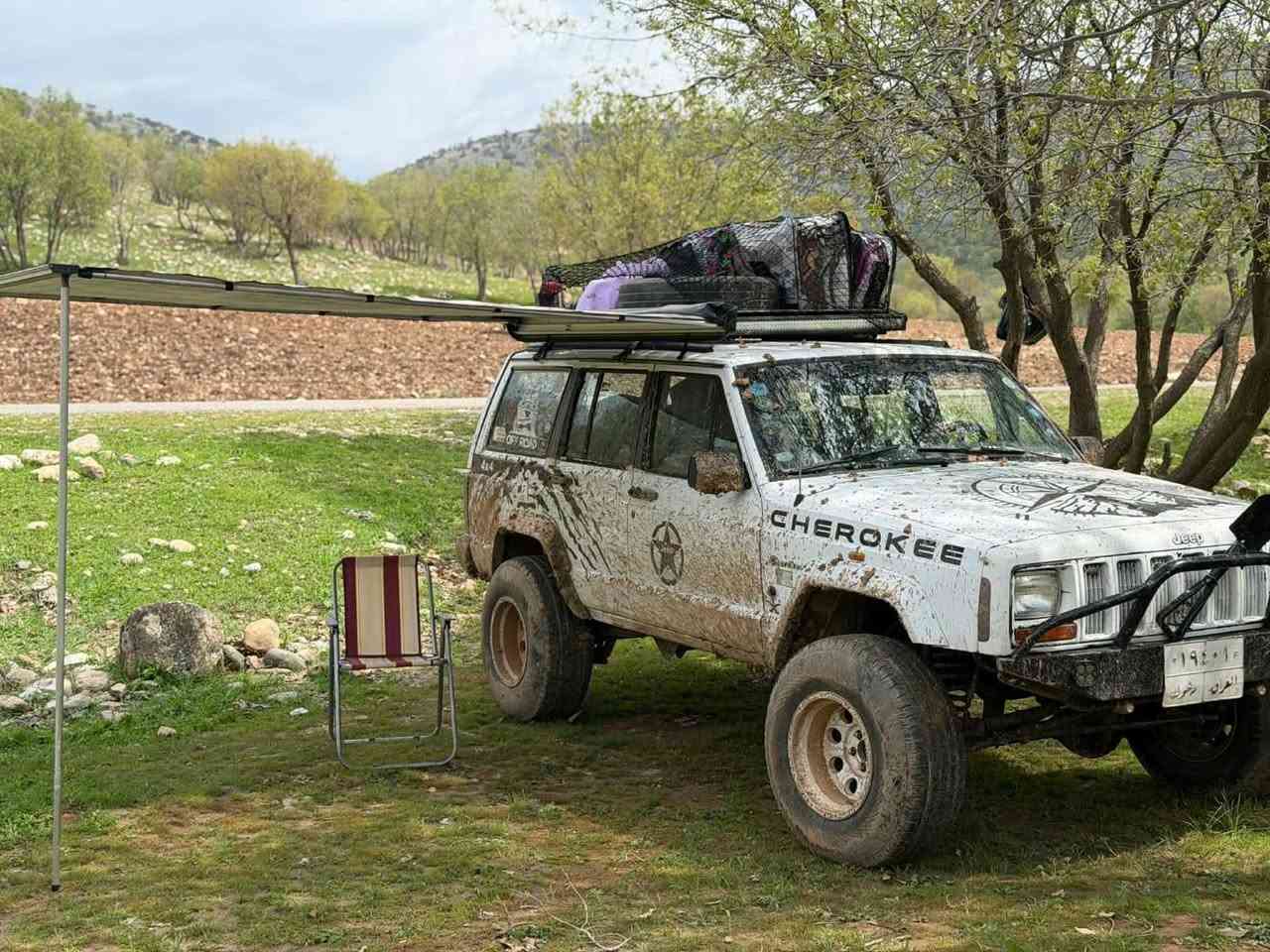 السلام عليكم شباب جيب شيروكي نظيف رقم دهوك موديل 92 محدث 2000 للبيع السعر 55 ورقة وبيها مجال للطيبين
***********
