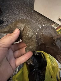 شلاليش • عملاق