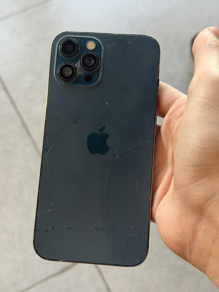 ايفون 12 برو ماكس
للبيع او للمراوس بأيفون 
ذاكرة 128 
مبدل بس شاشة 
باتري 76 قطاره 
فيس ايدي متوقف
كاميرات شوية بيها وسخ بس الواسعة كلشي مابيها
لاستفسار
‭0781 182 6245‬
