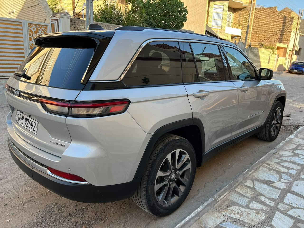 اللهم صلى ع محمد وال محمد
سلام عليكم للبيع

جيب كراند شيروكي لاريدو🚘

الموديل 2023 سياره جاهزه وجديده مابيه اي نقص 

رقم بصره بأسمي تحويل ثاني يوم

فول موصفات ماعد فتحة

5 راكب

سيارة وارد امريكي حادث بسيط والصور مرفقه بالمنشور

ماشية 80 الف km

العنوان/ ميسان

 للاستفسار الاصال بالرقم👇

*********** ☎️

السعر 278 $ ورقه بيه مجال بسيط
