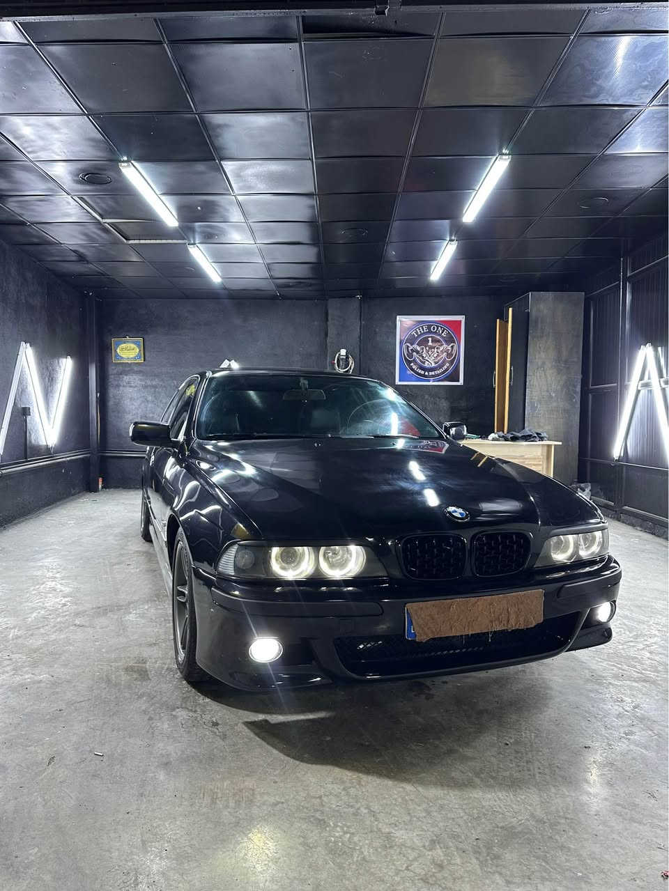 BMW 530 
مۆدێل : 2000
مەنەفێست ئەسڵی باشماغە پاکانە بەشەرت پاکانە هەولێرە بەشەرتی بەناوکردن
سبوغ سەقف و حیزامە ناو غوڕفەی جوانە سەیارەکی خاوێنە بە بێ تەقەو ڕەقە
دەحامی پێش و پشتی ئێمە سەقف سلایتە 
مەکینە 530 یە 
نرخی 78 وەڕەقەو مەحامەلەکی کەمی تێدایە 
بۆ پەیوەندی کردن / *********** سوران, أربيل
