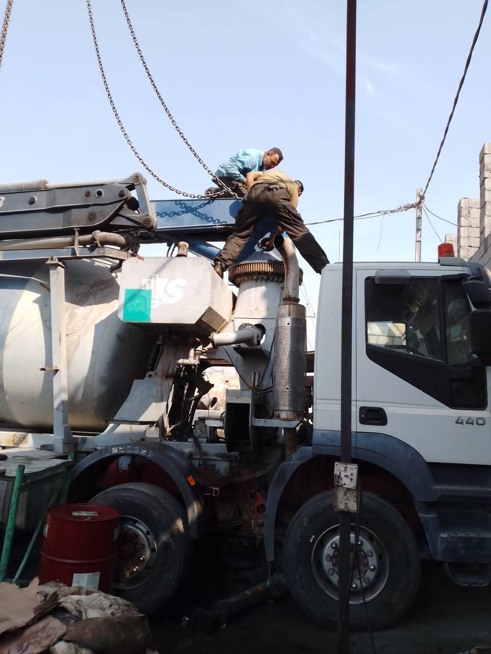 الحداد علي حداده المعدات الثقيله الحي الصناعي في الكوت نهايه الصناعيه خلف محطه غسيل السيارات ***********
