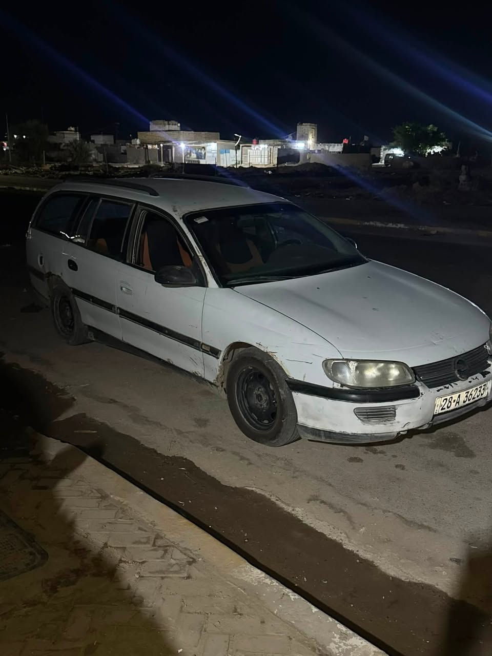 السلام عليكم للبيع أوبل بزون موديل 95 
رقم نجف ابسمي سنويه جديده 
محرك مفتوح 1800 كير عادي 
تخم تاير حداديه جديده كهربايات كله شغاله 
باتري جديد 
السعر /(25) ورقه 
مكان السياره الديوانيه /***********
